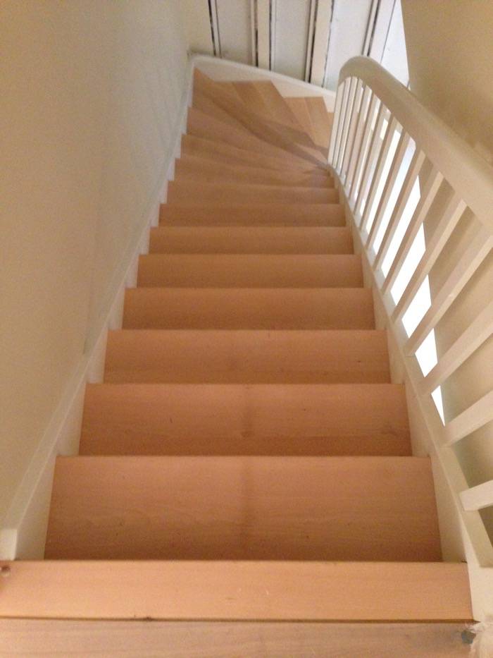 viertel gewendelt – Buche hell + weiß-lack – mit Krümmlingspfosten und